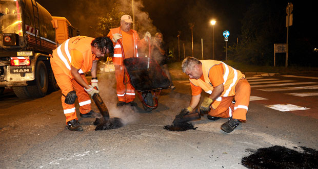 САНИРАЊЕ РУПА У ПРЕСТОНИЦИ: Дневно крпили 30 оштећења, сад 130

